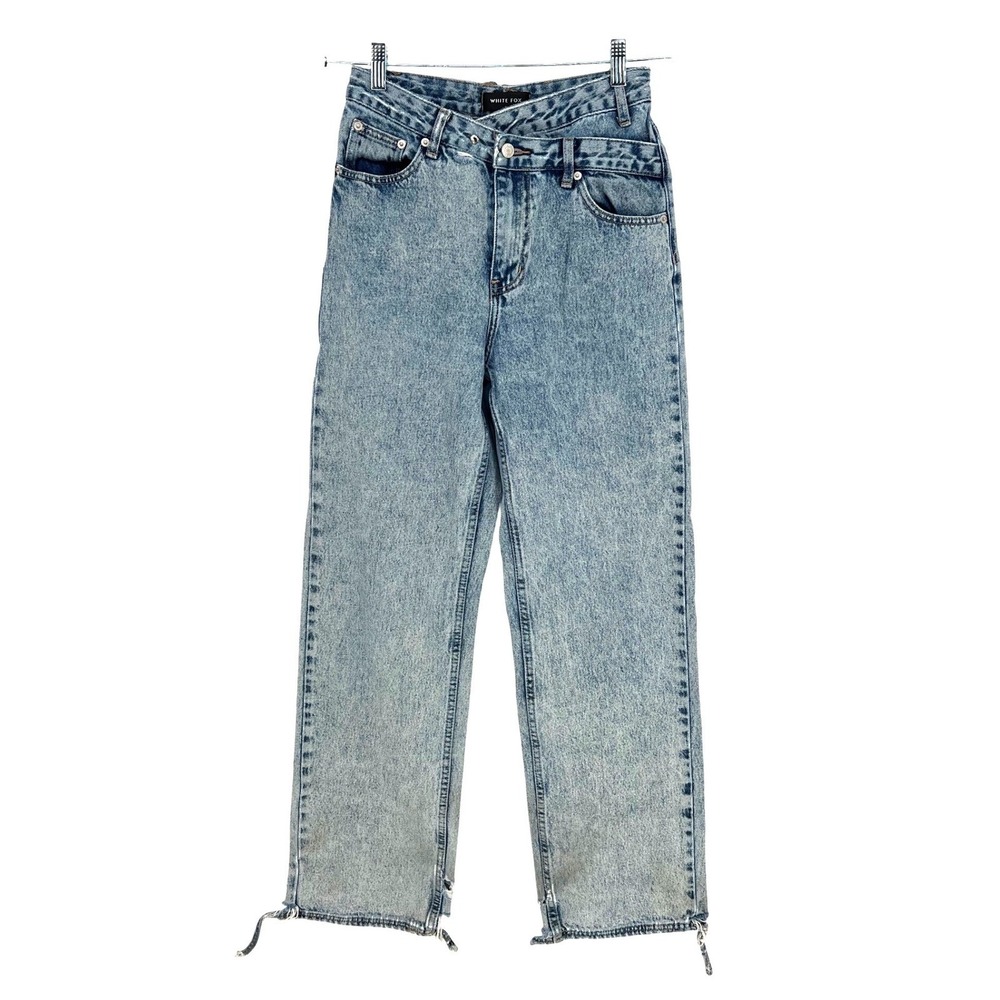 White Fox Small Blue Acid Wash Crossover Waist Straight Leg Jeans
STAINED